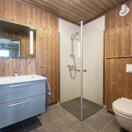 Modern High Standard Ski-in Out 哈山