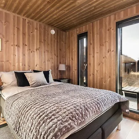 Modern High Standard Ski-in Out